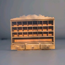 antiker Apotheker -Schrank um