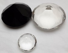 3 Deko Kegel, facettiert, Glas. 2x groß, 1x klein