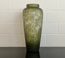Jugendstil Glasvase mit Narzisse – Émile Gallé Stil, Grün, 44 cm, limitiert