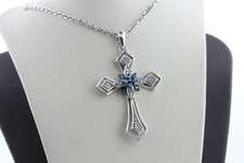 JWBR 10K Weißgold 0,25 TCW blau & weißer Diamant strukturiertes Kreuz Charm Anhänger  