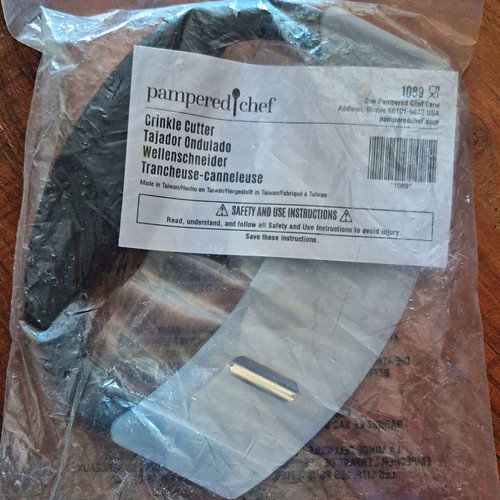 Pampered chef crinkle cutter - pampered,