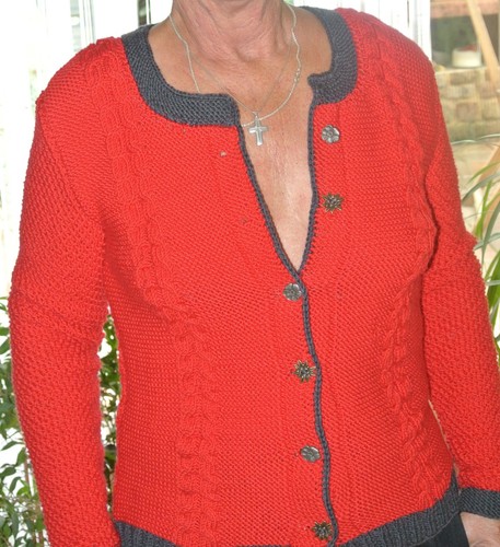 Handgestrickte trachtenjacke - handgestrickte,