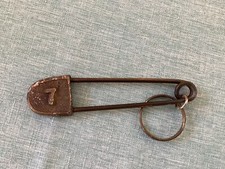 große alte Sicherheitsnadel 11 cm Vintage Rost Mittelalter Anstecknadel