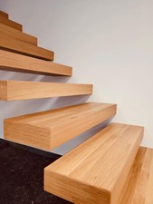 Kragarmtreppe Eiche Massiv