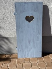 Alter Brettladen mit Herz Fensterladen Fotohintergrund Schranktüre Garderobe