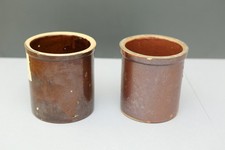 2 alte Vorratstöpfe