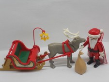 Weihnachtsmann mit Rentier