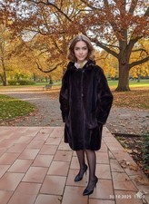 Attraktiver Webpelzmantel