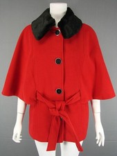 BRANDNEU DEBENHAMS COLLECTION ROT KUNSTFELLBESATZ CAPE MANTEL GRÖSSEN 14-16, UVP £65