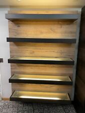 Wandregal Eiche mit beleuchteten Fachböden