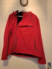 Gefütterte rote Damenjacke