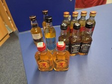 12 Miniaturflaschen Whisky - alle 5cl - Dewars 12 - Glenfiddich - J. Walker u.a