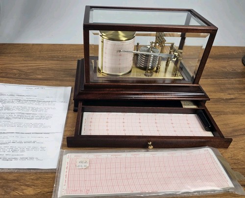 Vintage barograph - ,