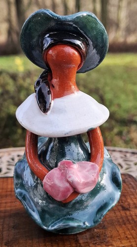 Ton figur frau mit - ton, hut