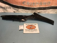 Linke Seitenverkleidung unter