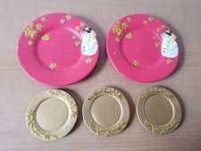 5 Weihnachtsteller aus Keramik, Gold, Rot und Weiß 