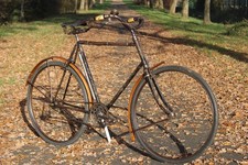 Altes Fahrrad Peugeot Paris