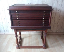 Sammlerschrank für Münzen, Medaillen, Orden etc. aus Holz