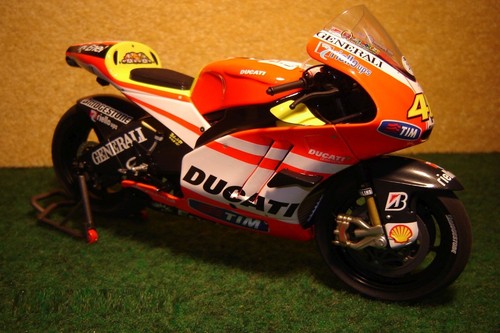 Ducati desmosedici - 1:12,