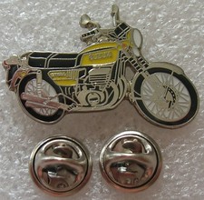 Pin Anstecker Suzuki GT 550 / GT550 gelb yellow Motorrad Motorbike Art. 0305
