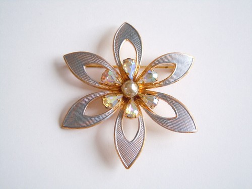 Brosche blume strasssteine - brosche,