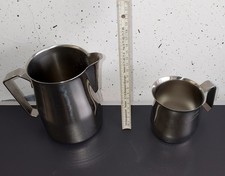 Verkaufe zwei Milchkännchen aus Edelstahl sehr wenig gebraucht 