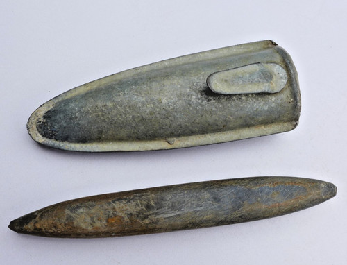 Antiker wetzstein mit köcher - wetzstein,