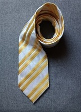 Handgemachte Seidenkrawatte von Alessandro Amadi, Milano, weiß-gelb gestreift