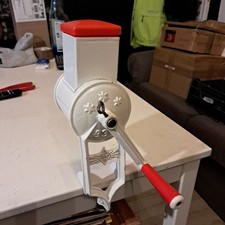 Alte Nuss Mandel Muskat Mühle
