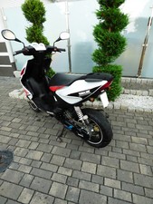 Kennzeichenhalter für Yamaha Aerox 50ccm aus Aluminium, weiß-pulverbeschichtet  