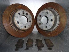 BMW 2 F46 218d Gran Tourer Bremsscheibe Bremsklötze Bremse HL HR 6799367