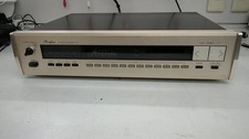 Accuphase T-107 FM Tuner mit