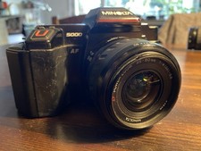 Alte SLR Kamera Minolta 5000 AF mit Objektiv Minolta AF 35-80mm von 1986