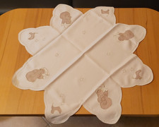 Tischdecke neuwertig ca. 80+80 cm teiltransparente Einsätze - goldfarbenes Garn