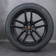 Porsche Winterkompletträder original 20-Zoll Macan III S in Schwarz seidenglanz