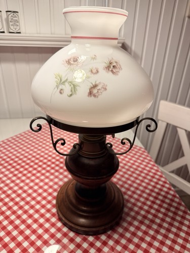 Petroliumlampe aus glas holz - aus, /