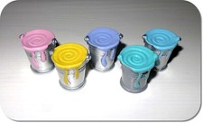 Miniatur Eimer mit Farbe
