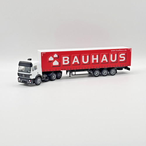 Auflieger bauhaus mit mercedes - bauhaus,