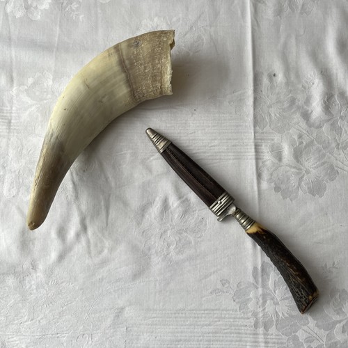 Trachtenmesser und kuhhorn - und,