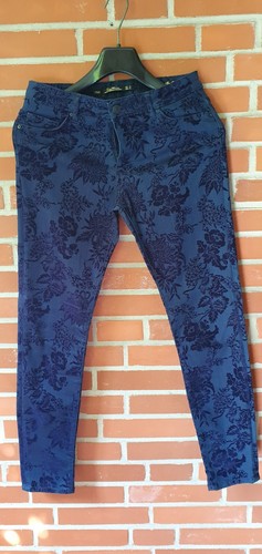Damenhose blau mit floralem - blau,
