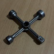 DDR Kreuzschlüssel Steckschlüssel WMW Bordwerkzeug Oldtimer altes Werkzeug