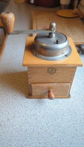 Alte kaffeemühle wsm - alte,