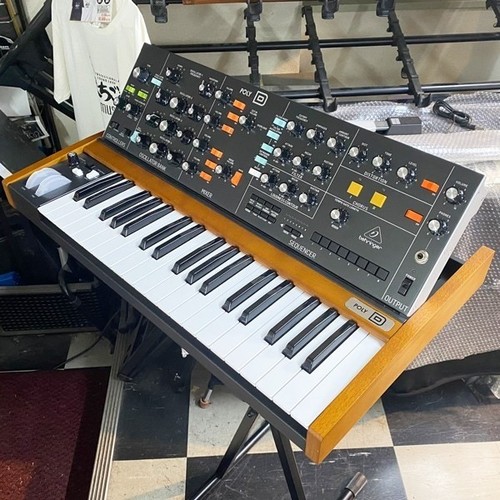 Behringer poly analog - d,