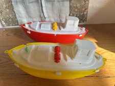 (RB)5025-5570, zwei alte Boote aus Plastik, Spielzeug, Deko