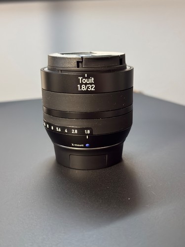 Carl zeiss touit 8 - carl, f/1.8