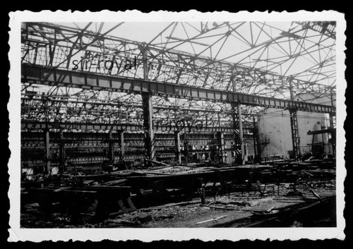 Zerstörte fabrikhalle - fabrikhalle, in