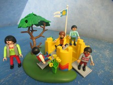 Mama + Kinder am Spielplatz