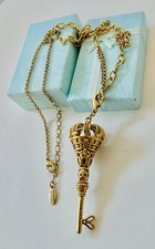 PILGRIM lange Halskette vergoldet 76cm + Schlüssel Gold Charm Schmuckset