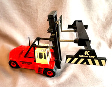 Kalmar Containerstapler DC 42-1200 Modellstapler 1:50 - SIKU - mit Spreader