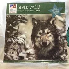 Silver Wolf In Snow 550 Piece
